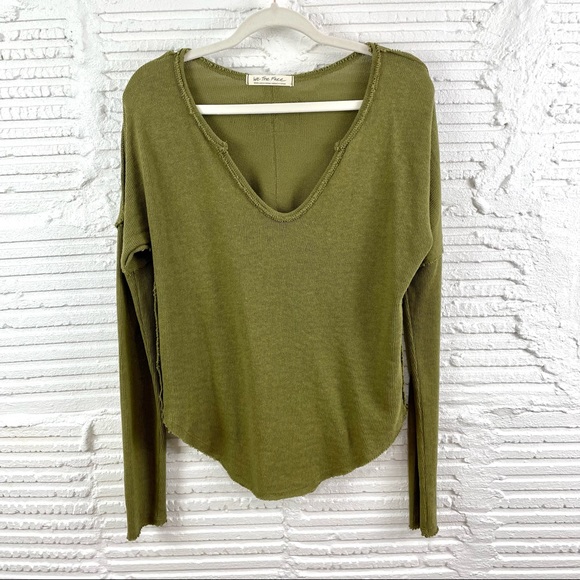 We The Free Sweaters - We The Free V-Neck Long Sleeve Relaxed Fit Raw Seams Olive Green Sweater Size S
